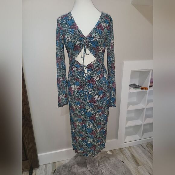 BCBGeneration Floral Long Sleeve Mesh Dress with Cutout NWT size M - Picture 4 of 6